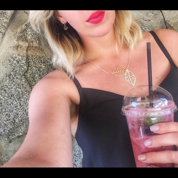 Women’s Necklace - Picture 2 of 3